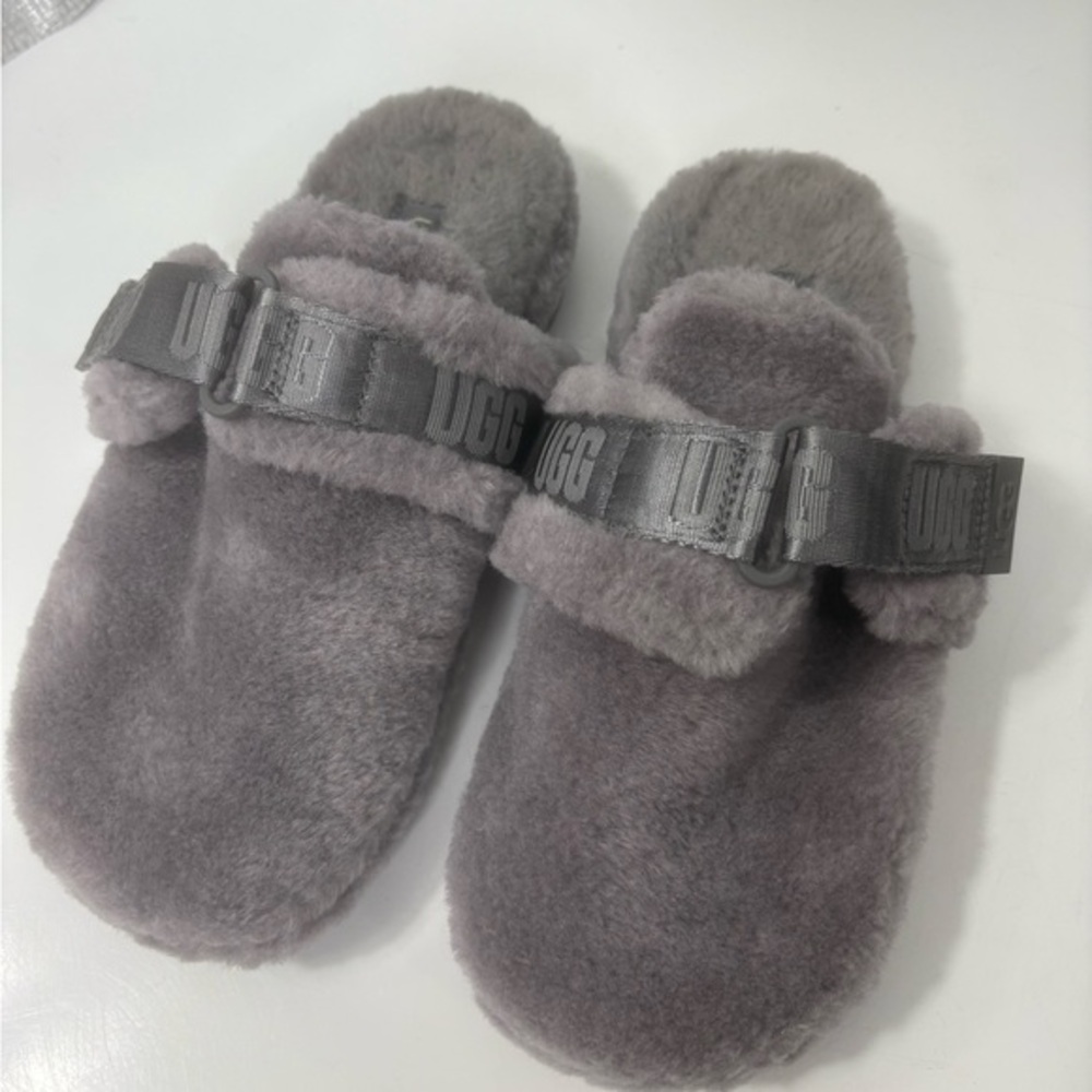 UGG Genuine Unisex Charcoal Plush Slippers. Women’s size 10, men’s size 8.